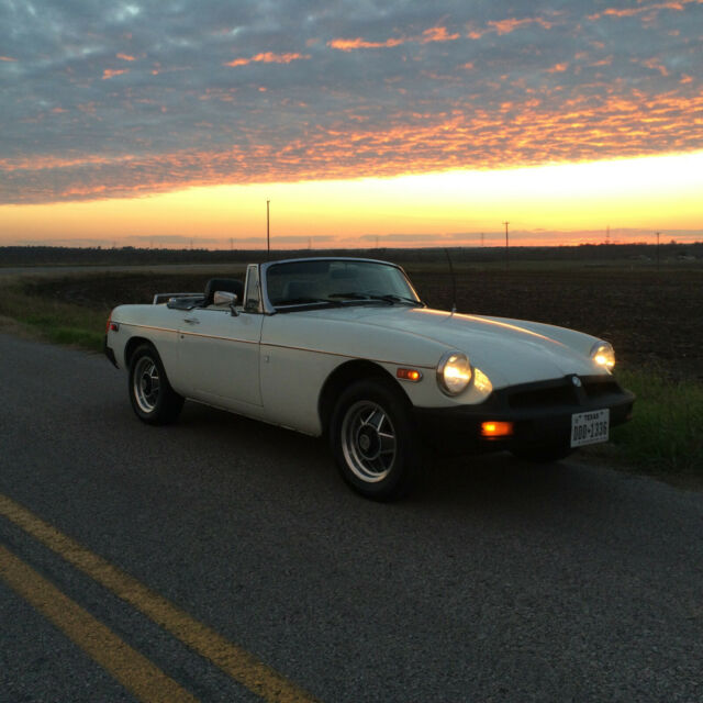 MG MGB 1977 image number 24