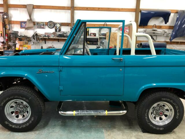 Ford Bronco 1969 image number 18