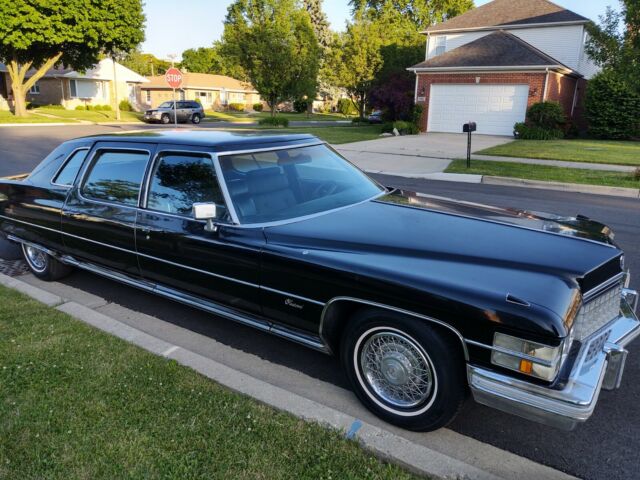 Cadillac Fleetwood 1974 image number 18