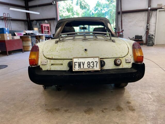 MG MGB 1977 image number 14