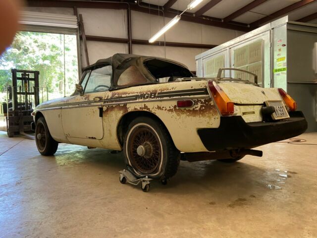 MG MGB 1977 image number 15