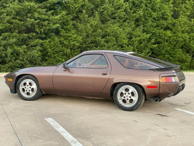 Porsche 928 1979 image number 1