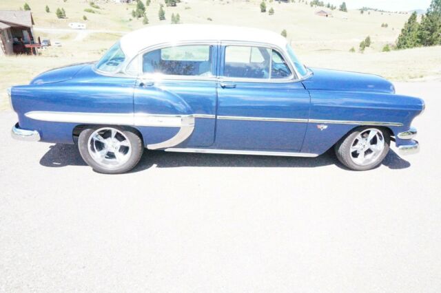 Chevrolet Bel Air/150/210 1954 image number 1