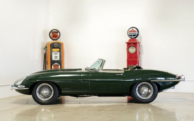 Jaguar E-Type 1965 image number 1