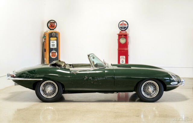 Jaguar E-Type 1965 image number 5