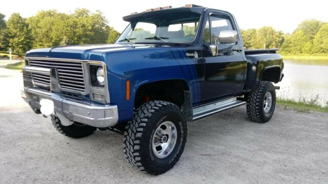 Chevrolet Stepside Pickup 1975 image number 6