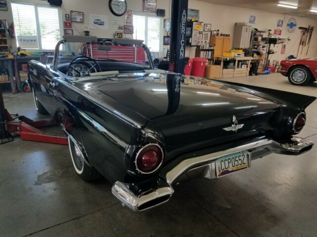 Ford Thunderbird 1957 image number 2