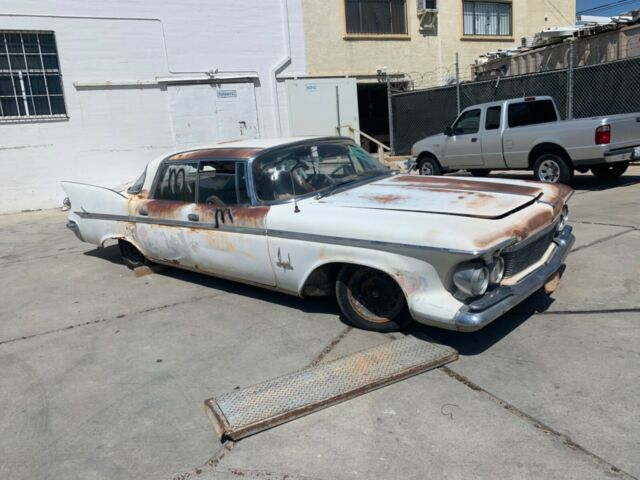 Chrysler Imperial 1961 image number 0