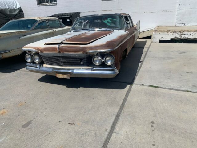 Chrysler Imperial 1961 image number 2