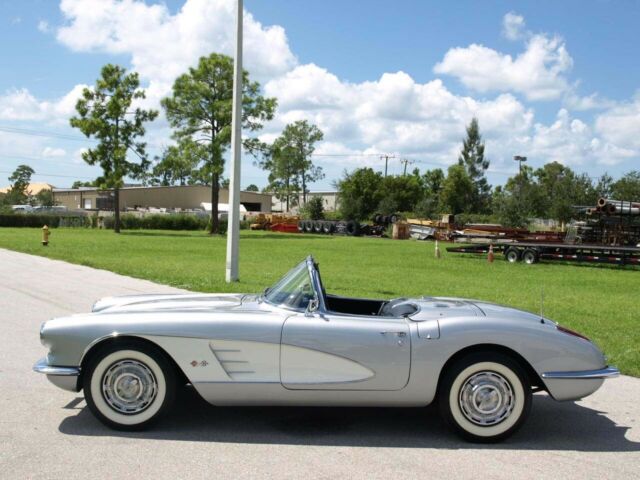 Chevrolet Corvette 1959 image number 30