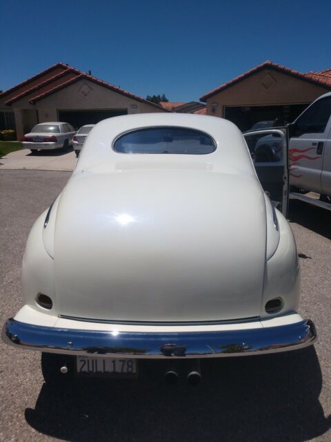 Ford Coupe 1946 image number 18