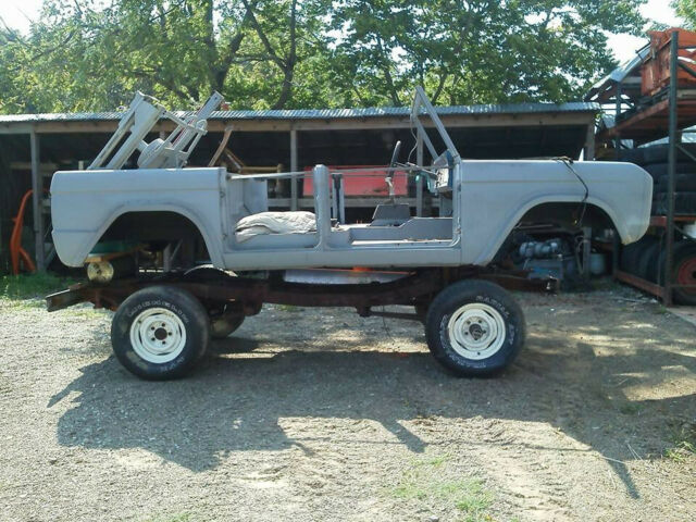 Ford Bronco 1966 image number 18