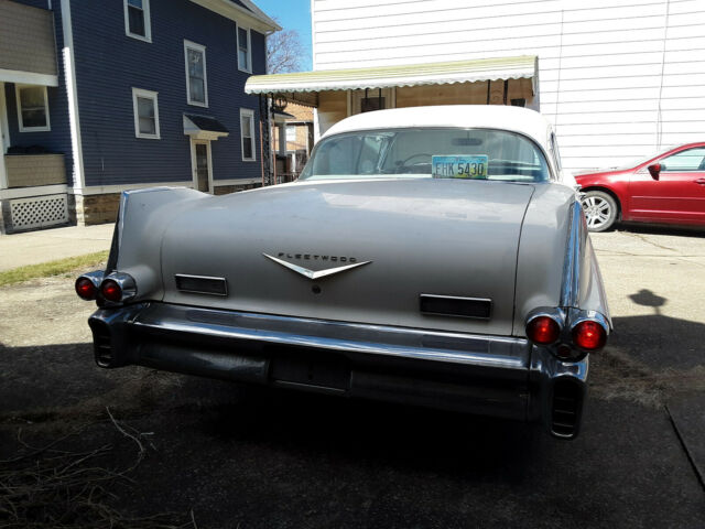 Cadillac Fleetwood 1957 image number 2