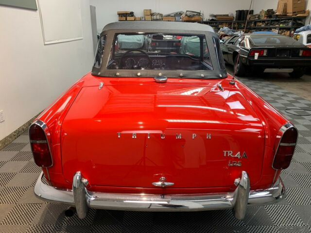 Triumph TR4A 1967 image number 10