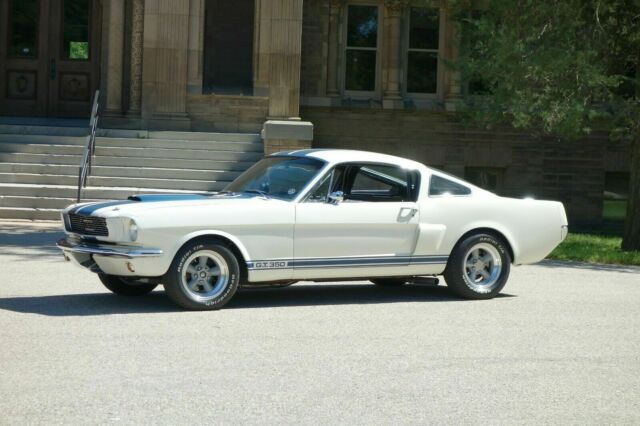 Ford Mustang 1965 image number 2