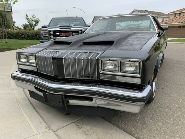 Oldsmobile Cutlass 1977 image number 2