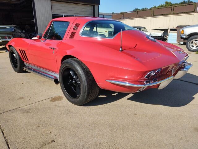 Chevrolet Corvette 1965 image number 2