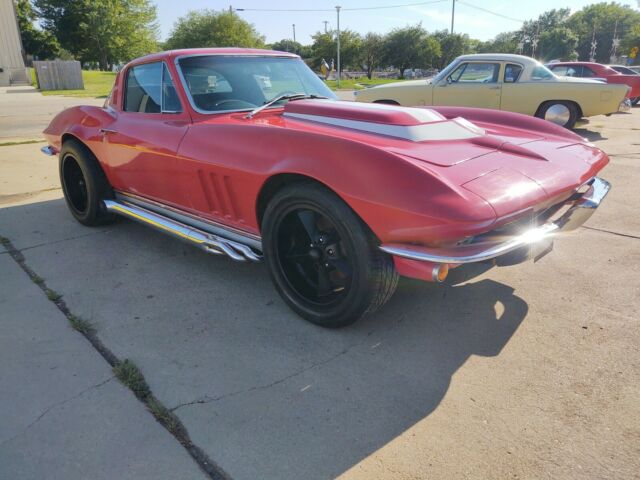 Chevrolet Corvette 1965 image number 30