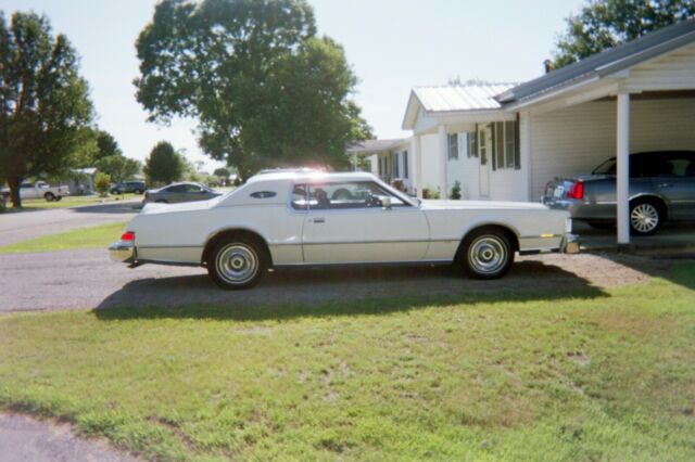 Lincoln Mark Series 1976 image number 13