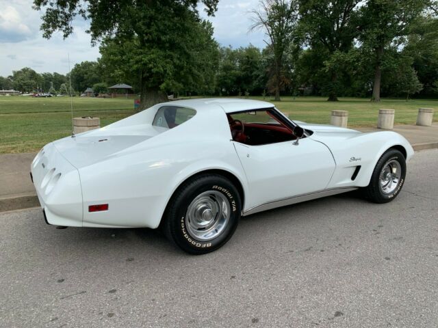 Chevrolet Corvette 1976 image number 12