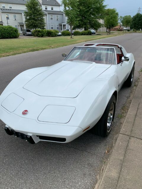 Chevrolet Corvette 1976 image number 21