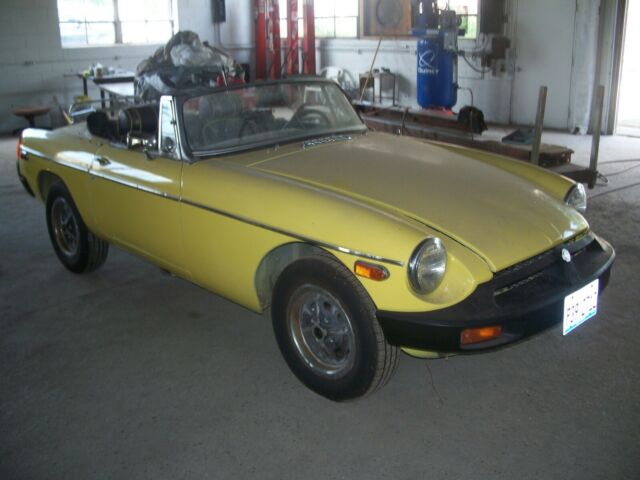 MG MGB 1975 image number 0