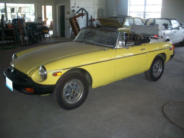 MG MGB 1975 image number 1