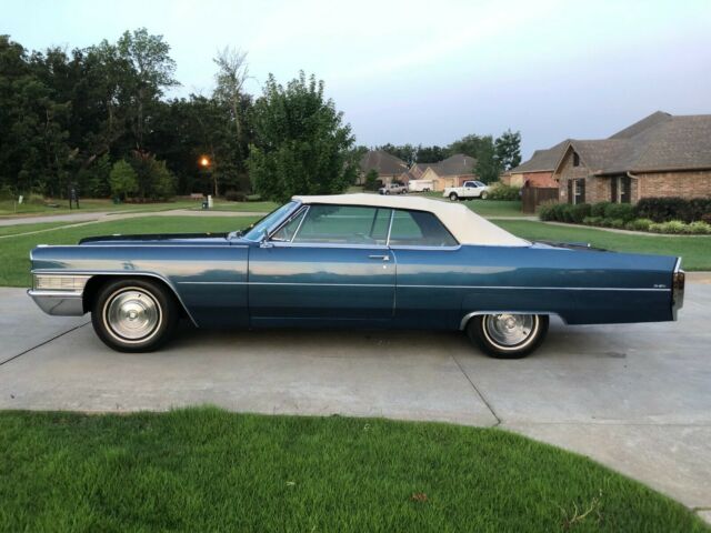 Cadillac DeVille 1965 image number 0