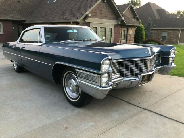 Cadillac DeVille 1965 image number 2