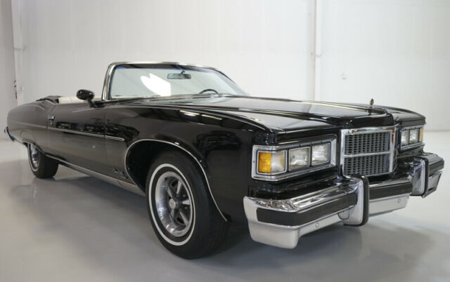 Pontiac Grandville 1975 image number 2