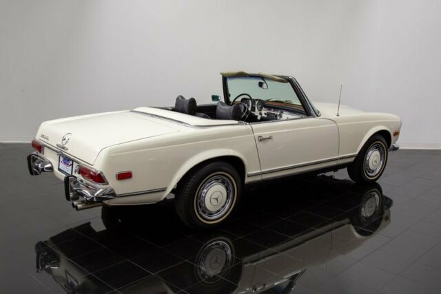 Mercedes-Benz 280SL Convertible 1969 image number 17