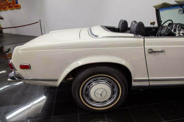 Mercedes-Benz 280SL Convertible 1969 image number 19