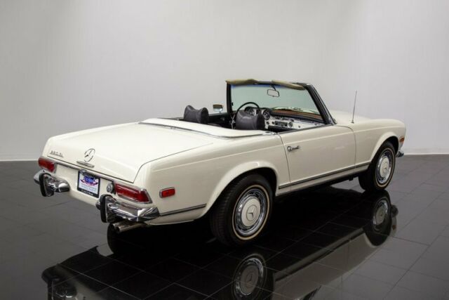 Mercedes-Benz 280SL Convertible 1969 image number 27