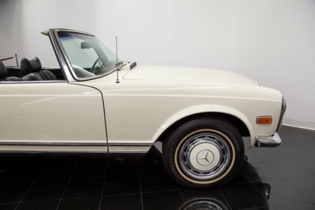 Mercedes-Benz 280SL Convertible 1969 image number 44