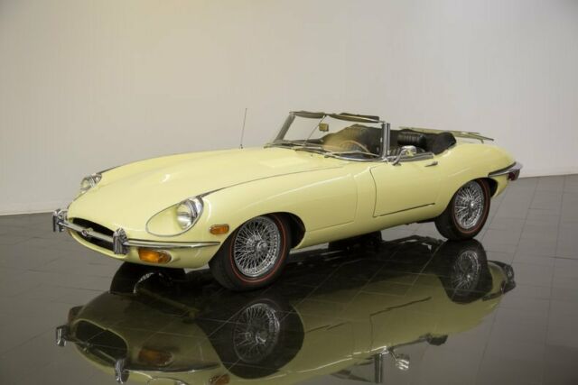 Jaguar E-Type 1969 image number 0