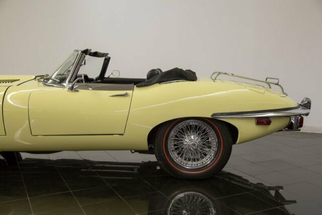 Jaguar E-Type 1969 image number 7