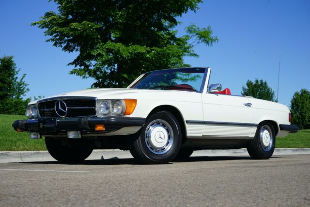 Mercedes-Benz SL-Class 1975 image number 1