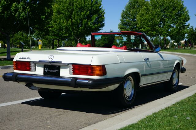 Mercedes-Benz SL-Class 1975 image number 10