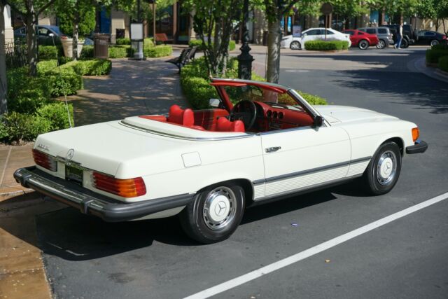 Mercedes-Benz SL-Class 1975 image number 11