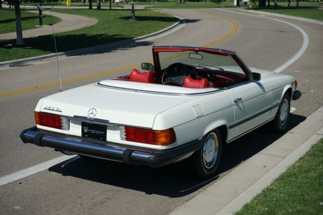 Mercedes-Benz SL-Class 1975 image number 21