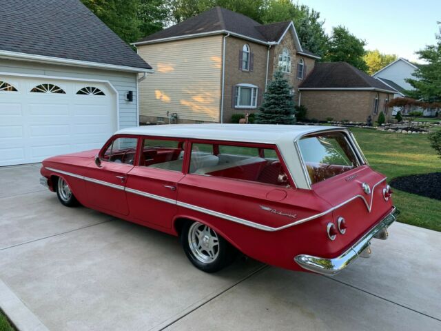 Chevrolet Parkwood 1961 image number 14