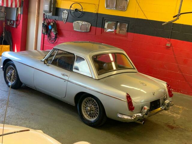 MG MGB 1968 image number 10