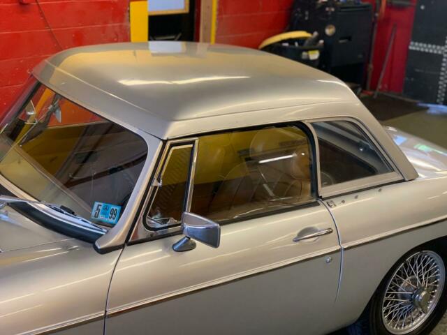 MG MGB 1968 image number 2