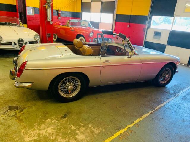 MG MGB 1968 image number 27