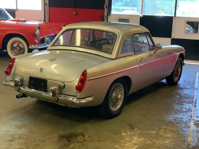 MG MGB 1968 image number 31