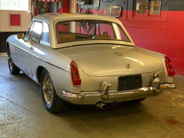 MG MGB 1968 image number 32