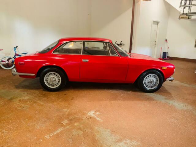 Alfa Romeo GTV 1972 image number 1