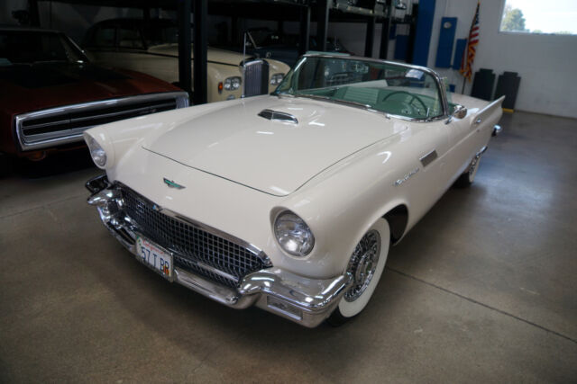 Ford Thunderbird 312 V8 Convertible 1957 image number 0