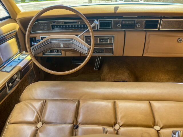 Lincoln Continental 1976 image number 32