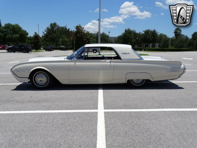 Ford Thunderbird 1961 image number 16